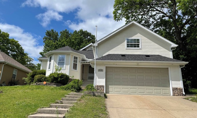 Joplin House | Heart of Joplin favorite spot.nHighly rated vacation home .nPerfectly located