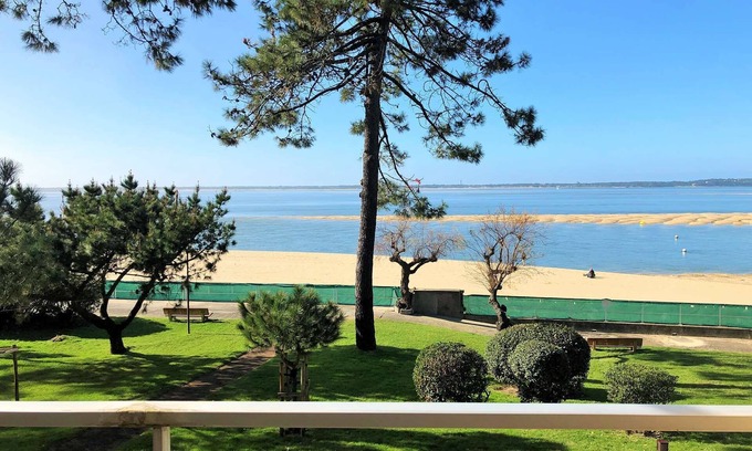 Le Moulleau Apartment | Heart of Moulleau Basin View with parking