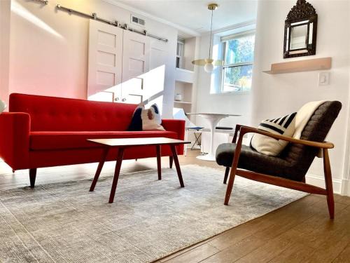 Mount Pleasant Apartment | Heart of Mount Pleasant - with parking