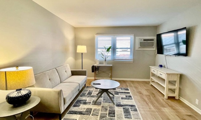 Joslyn Castle Apartment | Heart of Omaha, Steps to UNMC and Dining