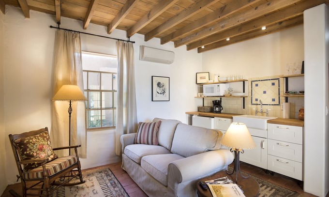 Downtown Santa Fe House | Heart of Santa Fe old adobe casa-Quick walk to Plaza, Railyard and Canyon Rd.