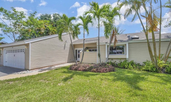 Indian River Estates House | HEATED POOL! 3 Bedroom House in Ft. Pierce