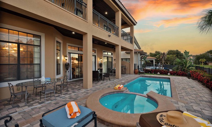 Reunion Villa | Heated Pool & Cinema in Reunion, 8MI to Disney