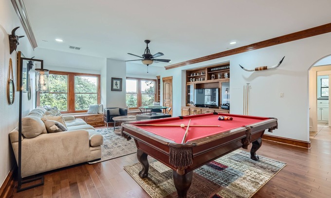 South River City House | Heated Pool/Hot Tub | 4,000+ SF | 10 Beds | Sleeps 16 hosted by PMI Austin Metro