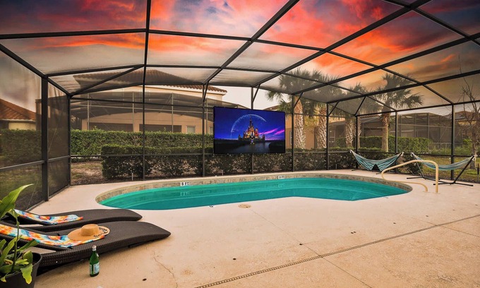 Loughman House | Heated Pool, Lazy River, Game Room 12 MI to Disney