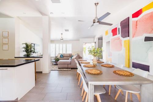 South Scottsdale House | Heated Pool Outdoor Kitchen Patio Modern Design
