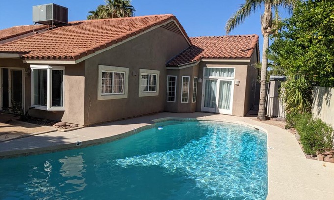 Chandler House | Heated Pool - Spacious, Cheerful Home 5br/3bath