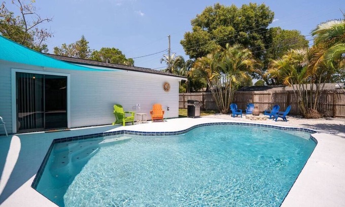 Pinellas Park House | Heated Pool w/Lanai-Beaches-St Pete-Pet Friendly