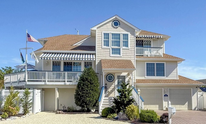 North Beach Haven House | Heated Saltwater Pool ~ Island Bliss 5BR 3BA Luxury Bayside Beauty ~ Sleeps 12