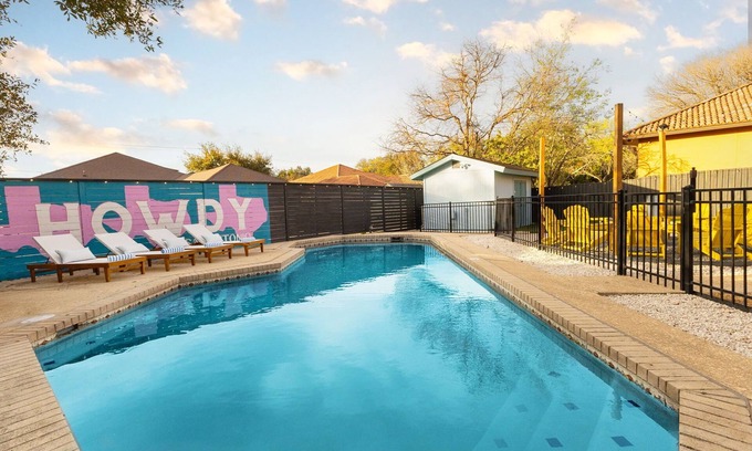 Lockhill Estates House | HeatedPool-HotTub-FirePit-ThemedGameRm-PuttPutt-CustomKidsPlayground