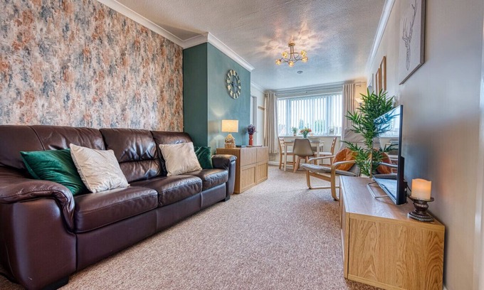 Long Itchington Apartment | Heather Apt | 3 bedrooms | Sleeps 6 | Southam Centre |Close to HS2 Coventry, Rugby & M40 | Inspire Homes