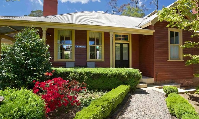 Blackheath House | Heathmont | Luxurious group accommodation 5mins walk to Blackheath Village