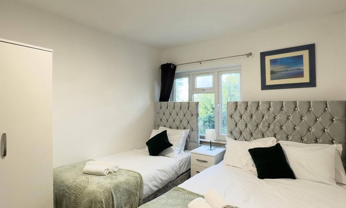 Harlington Bed & Breakfast | Heathrow Lodge B&B