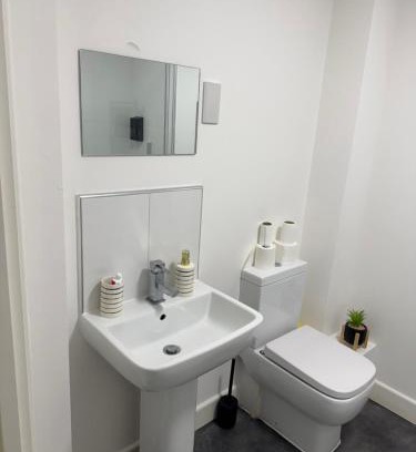 George Green Apartment | Heatrow central suites