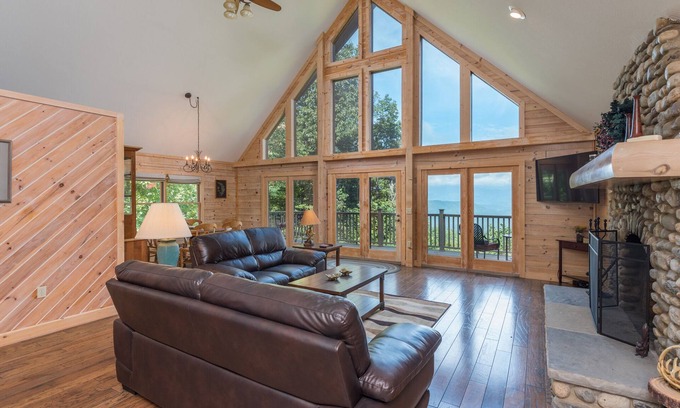Old Fort Cabin | Heaven's Point | Great views, pet friendly