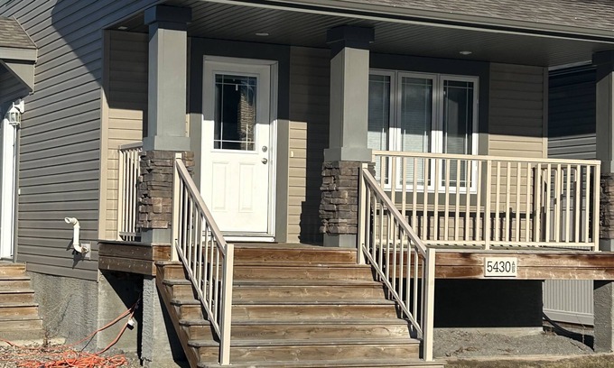 Regina House | Heavenly Haven in the heart of Regina. Near the airport, and trendy shopping.