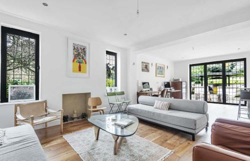 Oakleigh Bed & Breakfast | Heavenly London - Whetstone Boutique Hotel