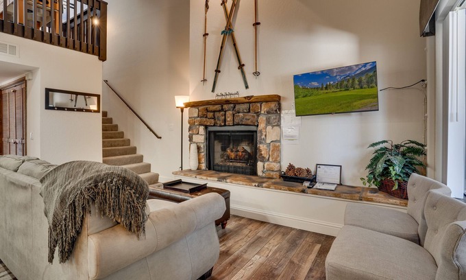 Tahoe Village Condo | Heavenly Ski Condo, Modern, close to town, beaches and skiing (SL759U)