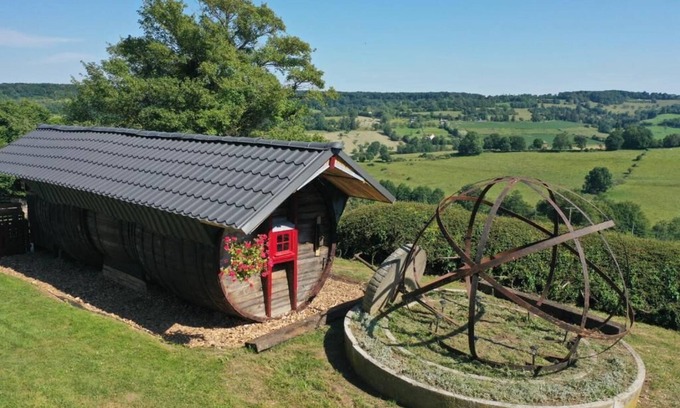 Vimoutiers Cottage | Hebergements Insolites Dans des Tonneaux. Gite le Coup de Foudre