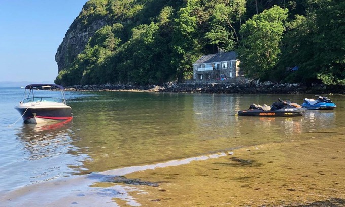 Llanbedrog House | Heddfan - Peaceful & Cozy En-suite Room 5 mins from Stunning Llanbedrog Beach