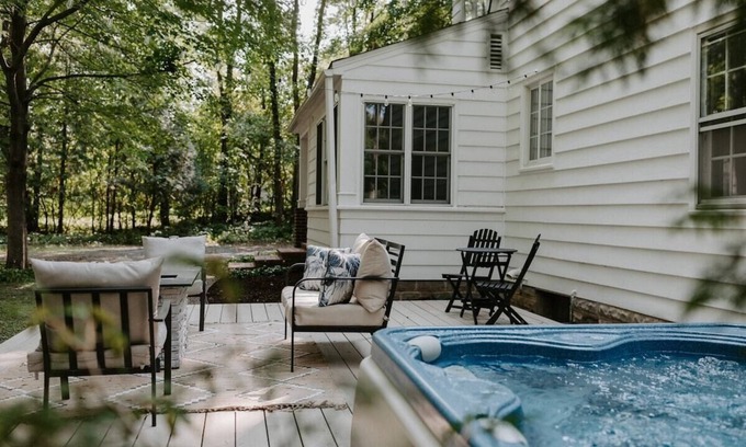 Arden Hills Cottage | Heirloom Cottage: Getaway in the Woods w/ Hot Tub