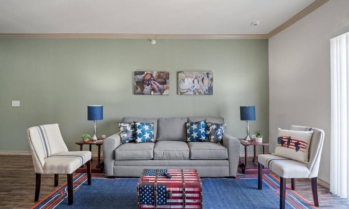 Downtown Oklahoma City Apartment | HEIRS VENTURES : PATRIOT - Near Civic Center . Museum . Oklahoma City Thunders . Self Check-In . With Washer and Dryer