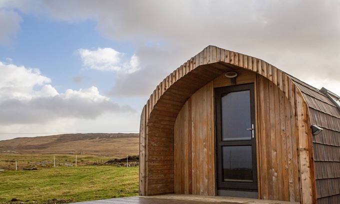 Sollas Cottage | HEISGEIR, pet friendly, with a garden in Sollas, Isle Of North Uist