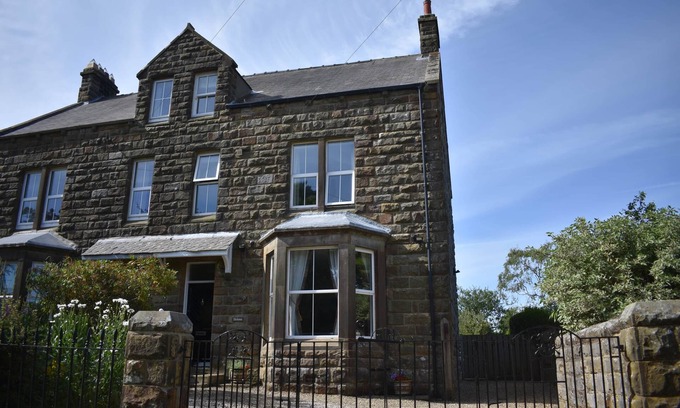 Goathland House | Helena, Goathland - sleeps 12, 6 beds, 4 bathrooms