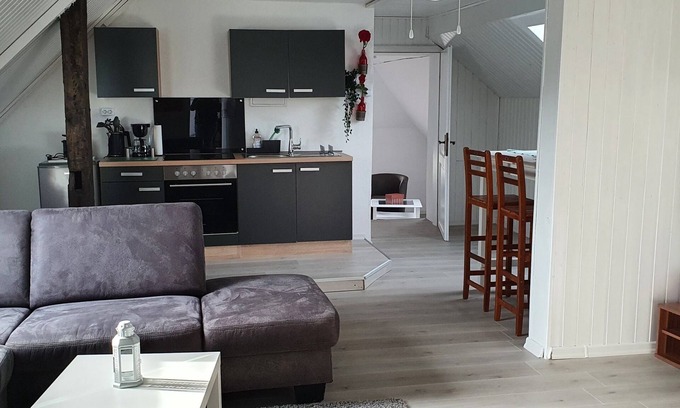 Region Hannover District Apartment | Helle Freundliche Ferienwohnung im Obergeschoss an der Leine