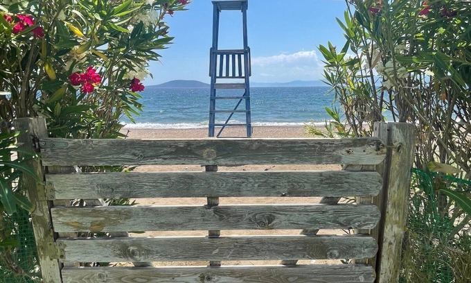 Kandia Apartment | Hellenic Escapes: Bright & Cozy Beachfront Studio