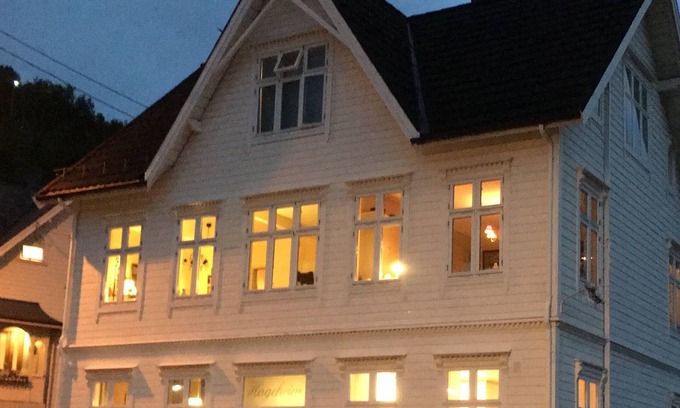 Hellesylt Apartment | Hellesylt Town Centre, Geirangerfjord