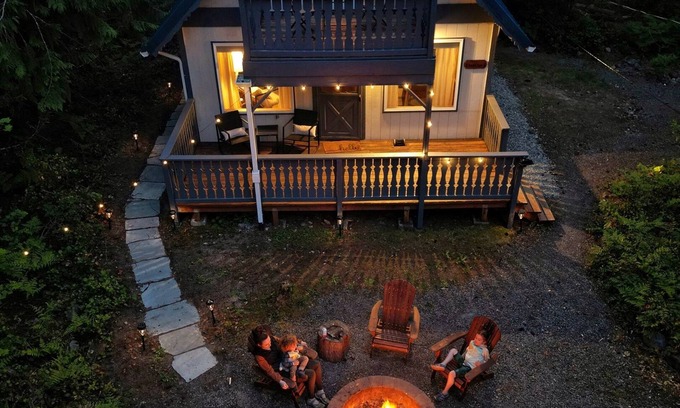 Paradise Estates House | Hemlock Haven | HotTub/Short Drive to Park/Wifi/EV