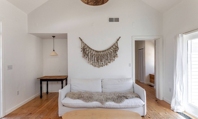 Goshen Apartment | Hemlock Hill Suite - 1-bedroom apartment with WiFi, AC in lovely Litchfield