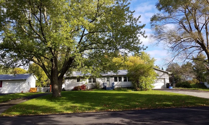 Rochester House | HENRIETTA HOUSE, 3 BEDROOM KING & QUEEN, 2 BATHROOMS