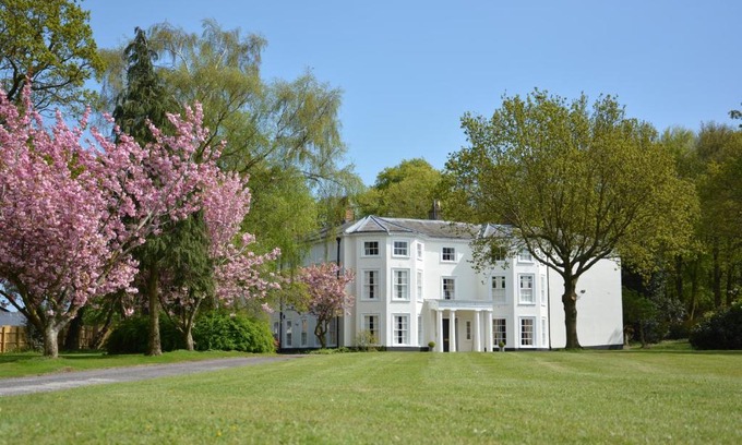 Beccles House | Henstead Hall