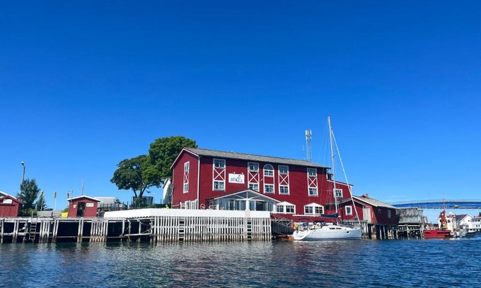 Herøy Hotel | Herøy Brygge