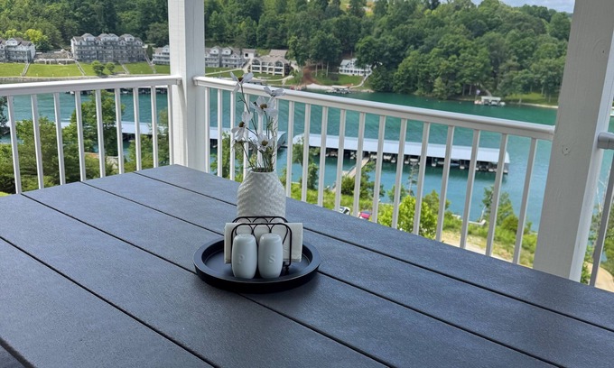 La Follette Villa | Here comes the Sun!n4-bedroom villa in enchanting Morley with AC