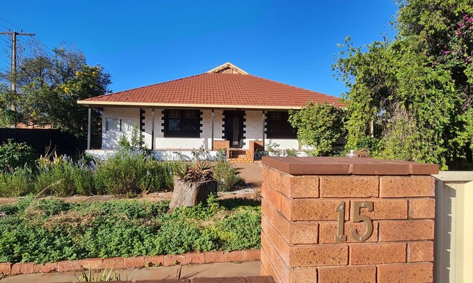 Whyalla House | Heritage Home in the middle of town and 4 mins to marina foreshore and beach.