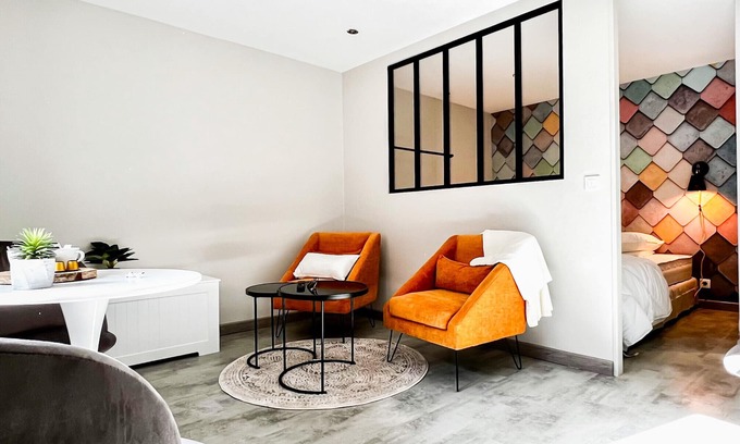 Annecy Old Town Apartment | Hermès vieille ville romantique