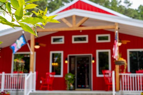 Mount Sterling Cabin | Hermann Grain Bins BNB Entire Complex sleeps 16