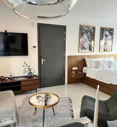 Koum Kapi Apartment | Hermes Studio - In the city just steps to the sea!