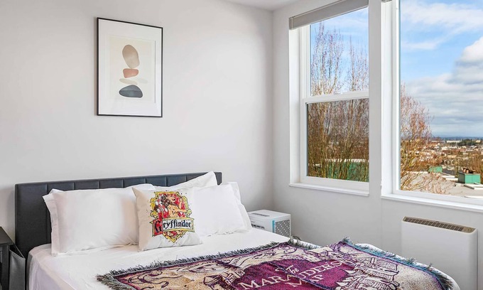 East Queen Anne Apartment | Hermione's Time-Turner Sweet Suite