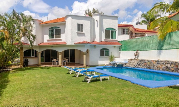 Lomas de Cocoyoc Villa | Hermosa casa con alberca/jacuzzi - C14