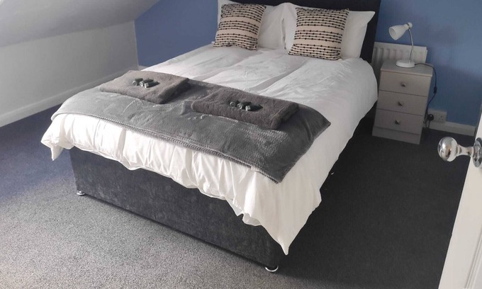 Goole House | Hermosa House (Large property, central location)