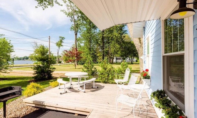 Paw Paw Lake Cottage | Heron's Nest I Paw Paw Lake Cottages I Huron #1