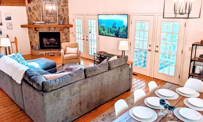 Cleveland House | Hester Gap - wineries, AT hiking + Dahlonega/Helen