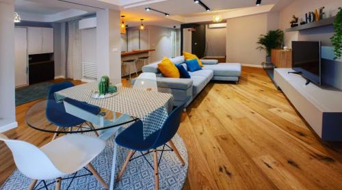 Nou Moles Apartment | Hexagonal Design Apartment