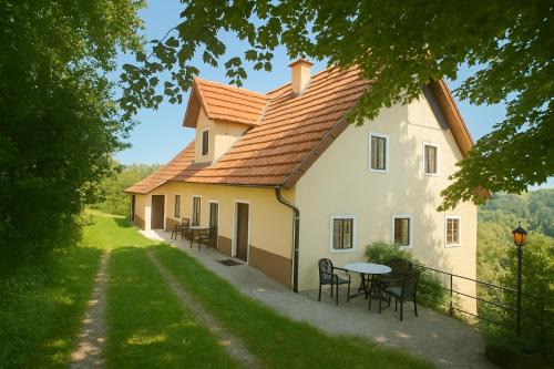 Idrija House | Hiša p'r Kobalu