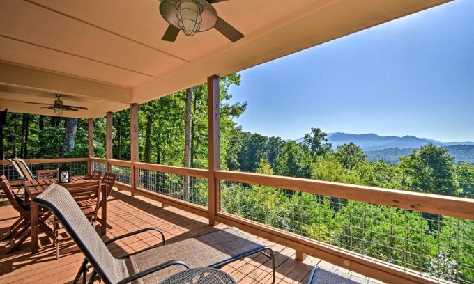 Hiawassee House | Hiawassee Home with Views Less Than 1 Mi to Lake Chatuge