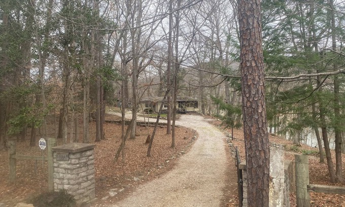 Sloans Valley Cottage | Hidden 2-bedroom Lake Cumberland cottage with lake view & access in Burnside KY